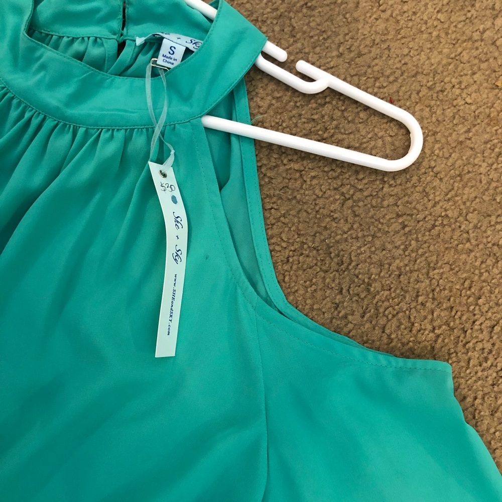 Boutique cold shoulder top